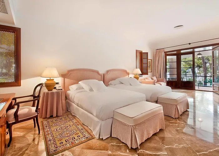 Готель Formentor, A Royal Hideaway