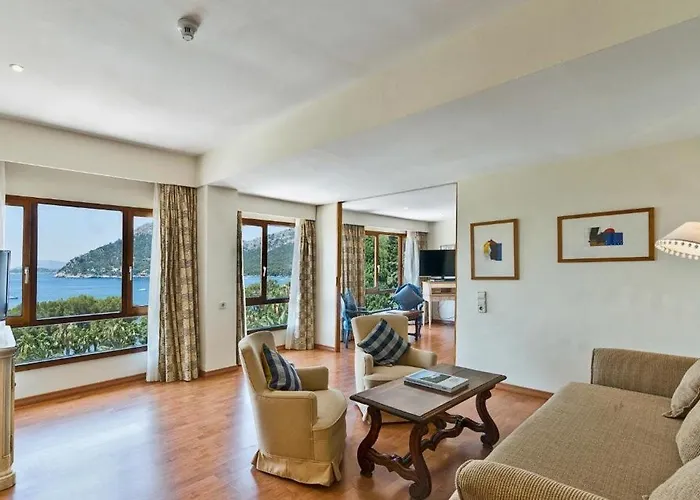 Готель Formentor, A Royal Hideaway Порт-де-Польєнса